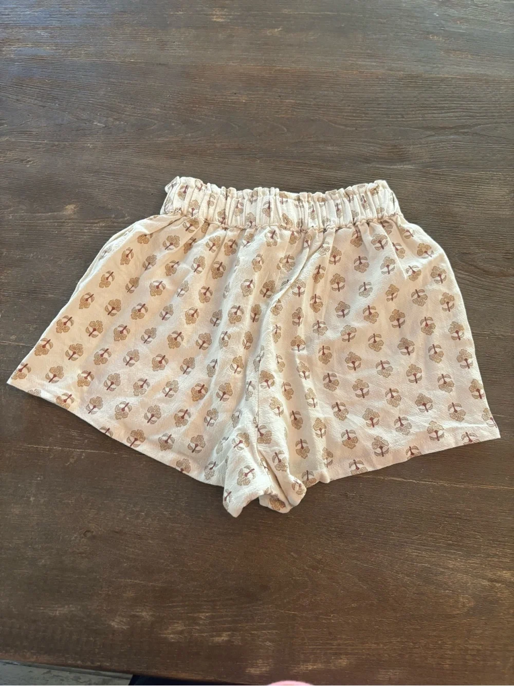 Rylee and Cru set Brown Gauze Tie-Strap Tank with Printed Cream Shorts